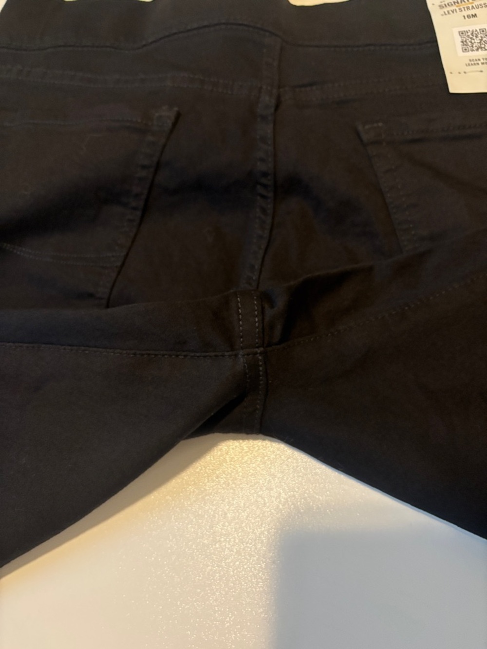 Signature by Levi Strauss Black Bootcut 16 M Jeans pull on Bootcut NWT - Picture 3 of 6